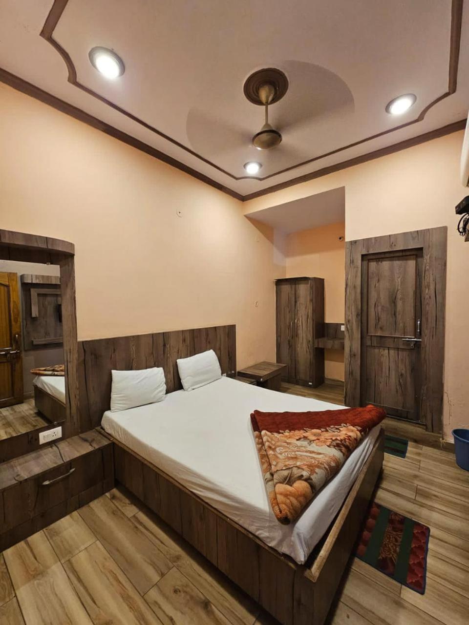 Hotel Aditya Inn Varanasi Luaran gambar