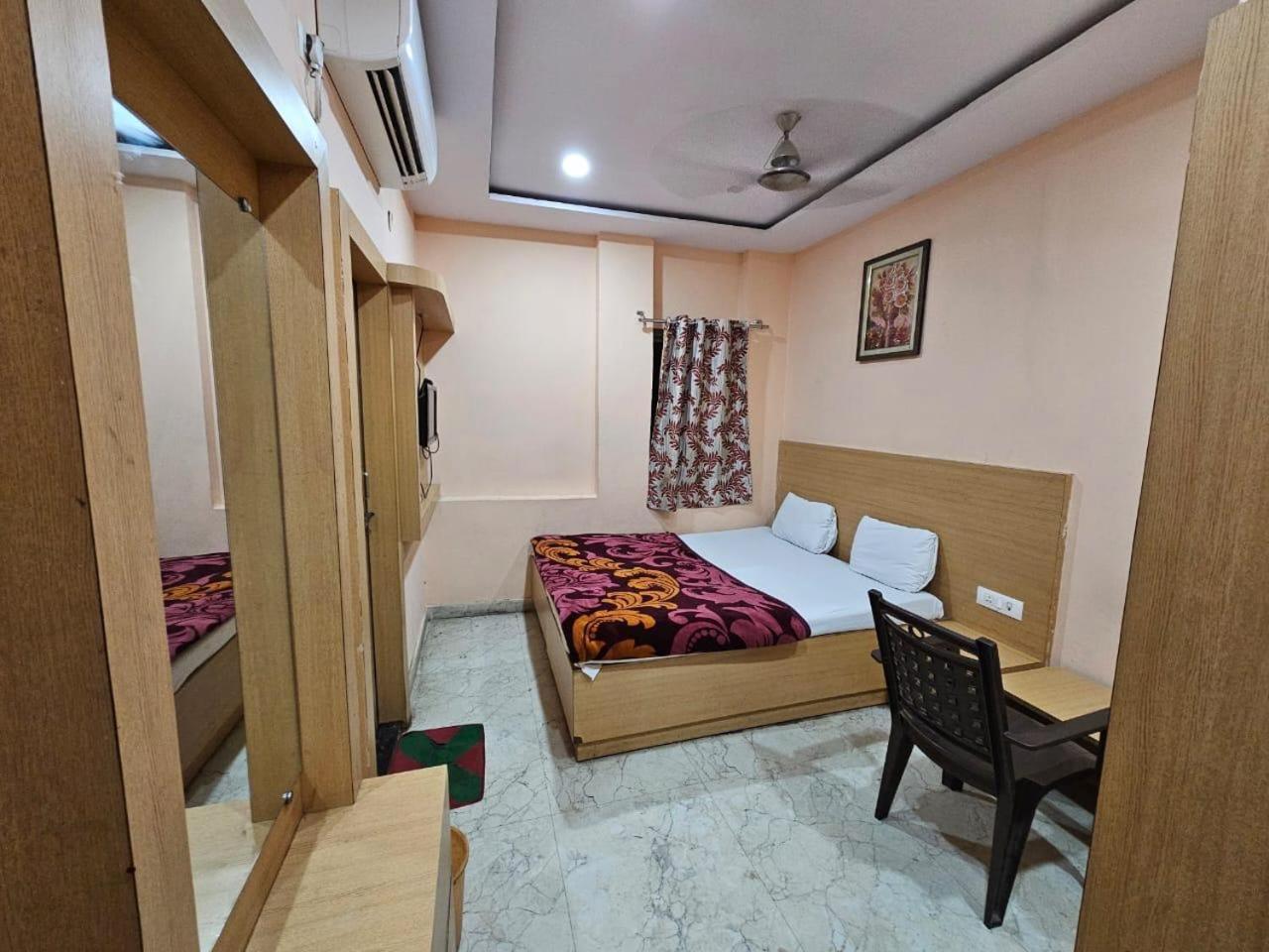 Hotel Aditya Inn Varanasi Luaran gambar